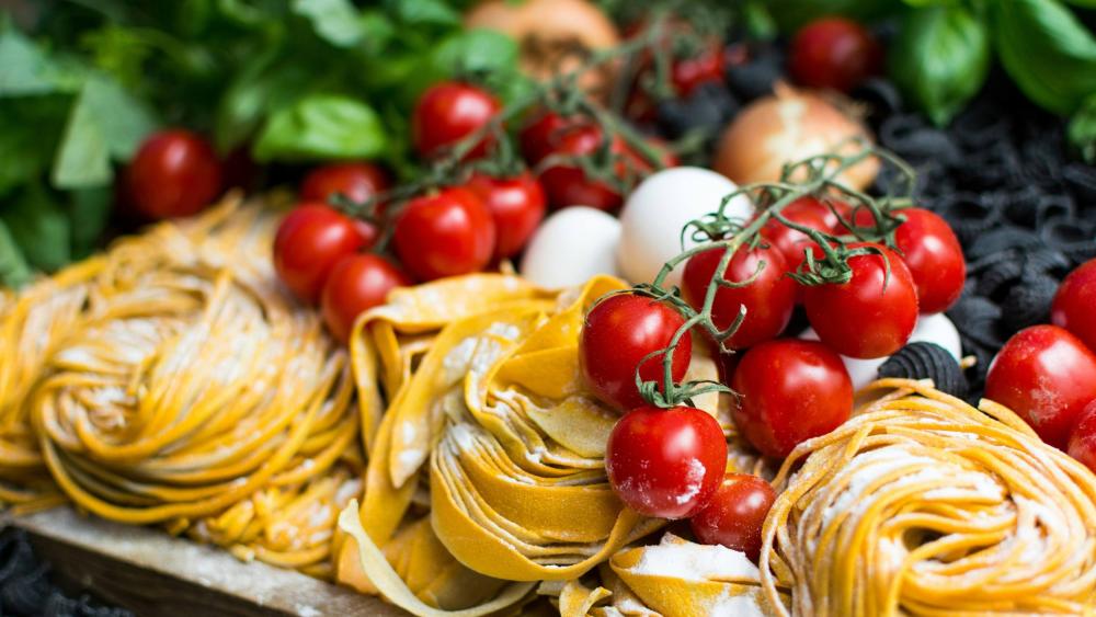 Tomatoes, pasta and other Italian foods